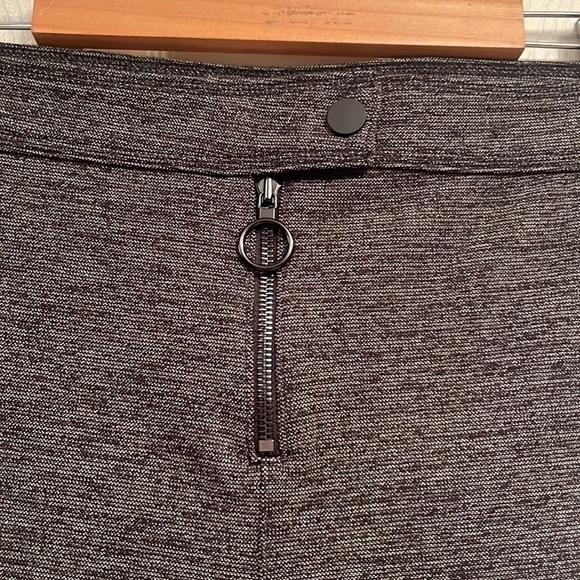 Lou & Grey brand size L flat front leggings with zipper/button closure in front - Picture 2 of 7